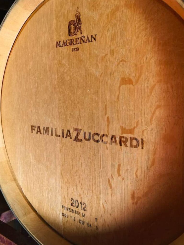 Tapa de tonel Magreñan en Bodega Santa Julia (Zuccardi) - Mendoza Wine Transfers