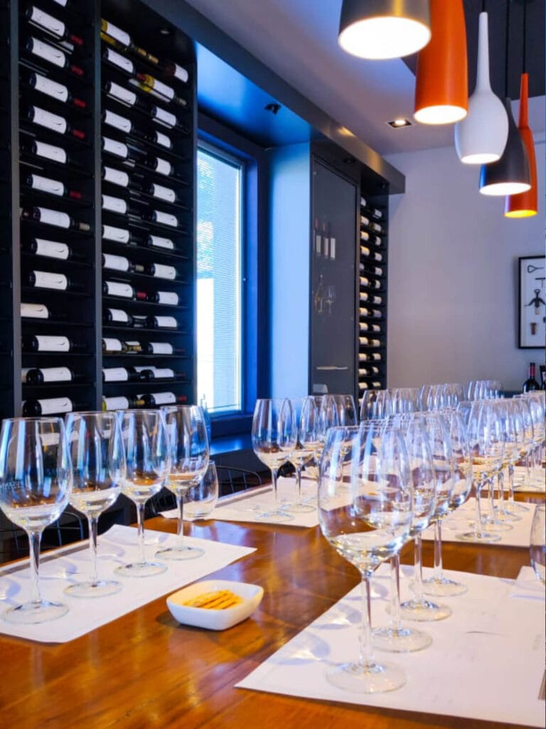 Mesa de degustación preparada en Bodega Pulenta Estate, Mendoza - Mendoza Wine Transfers