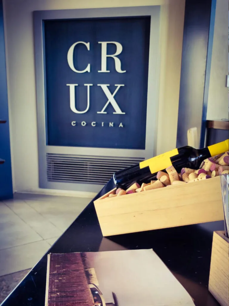 Ingreso restaurante Bodega Alfa Crux Valle de Uco Mendoza - Alfa Crux winery restaurant entrance - Entrada restaurante mwt