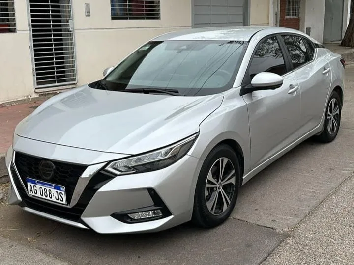 Nissan Sentra para traslados privados en Mendoza Wine Transfers - Private car service Mendoza - Traslado executivo mwt